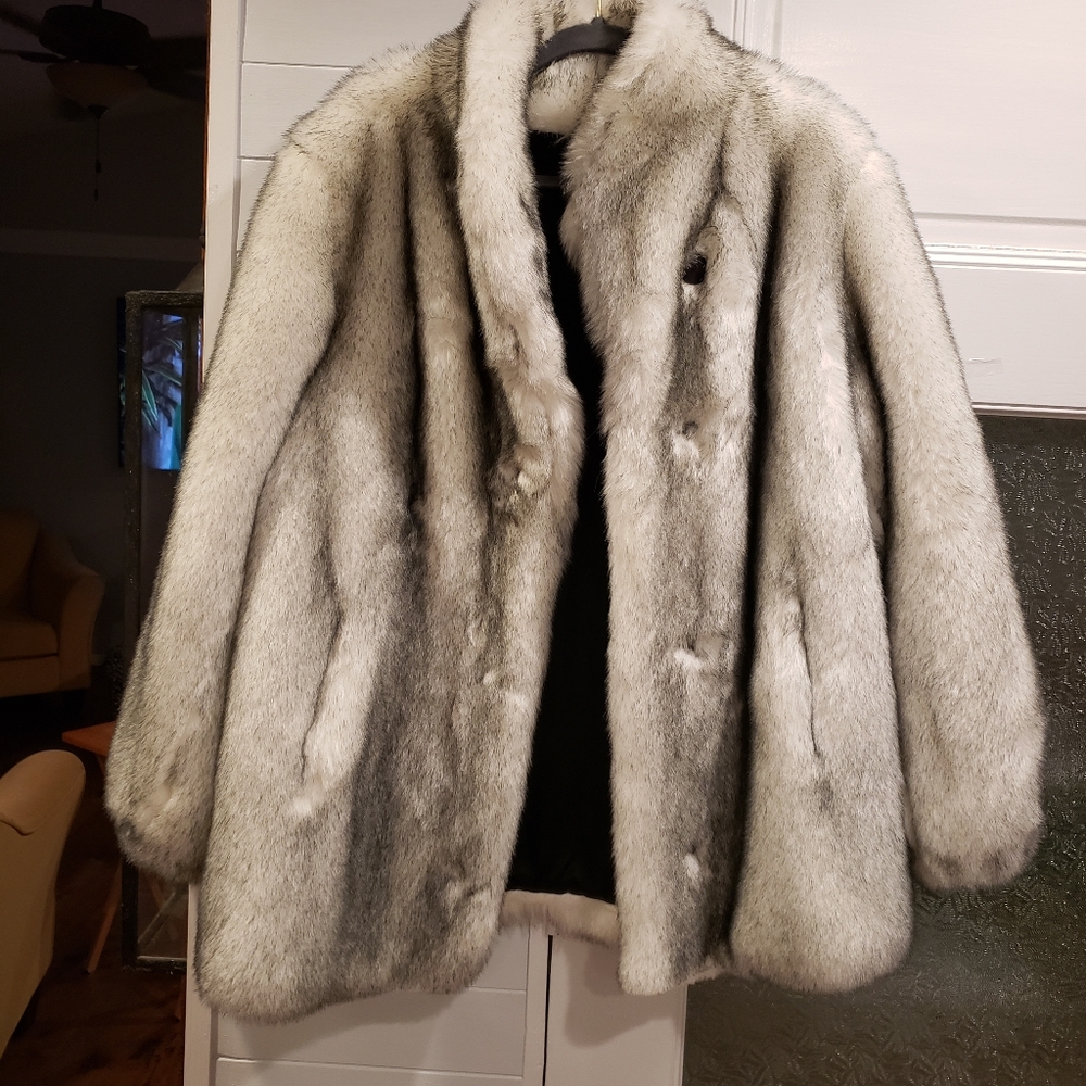 Style VI NEW YORK COAT SIZE 12